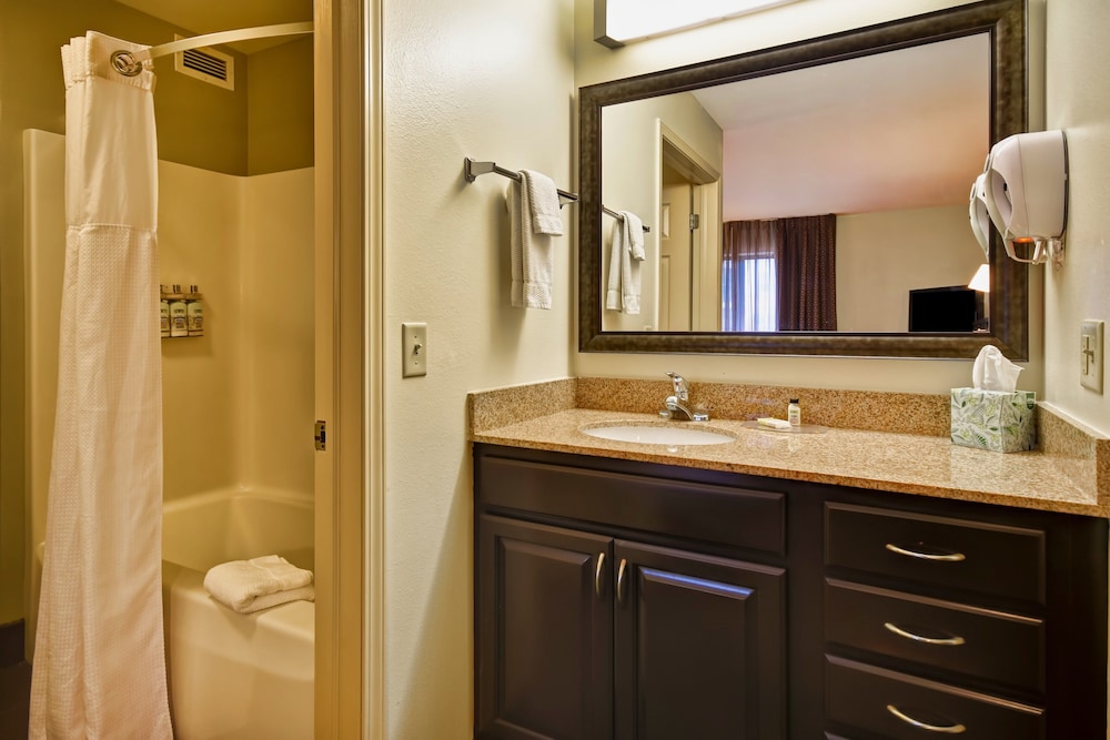 Suite, 2 Bedrooms, Balcony - Photo 6
