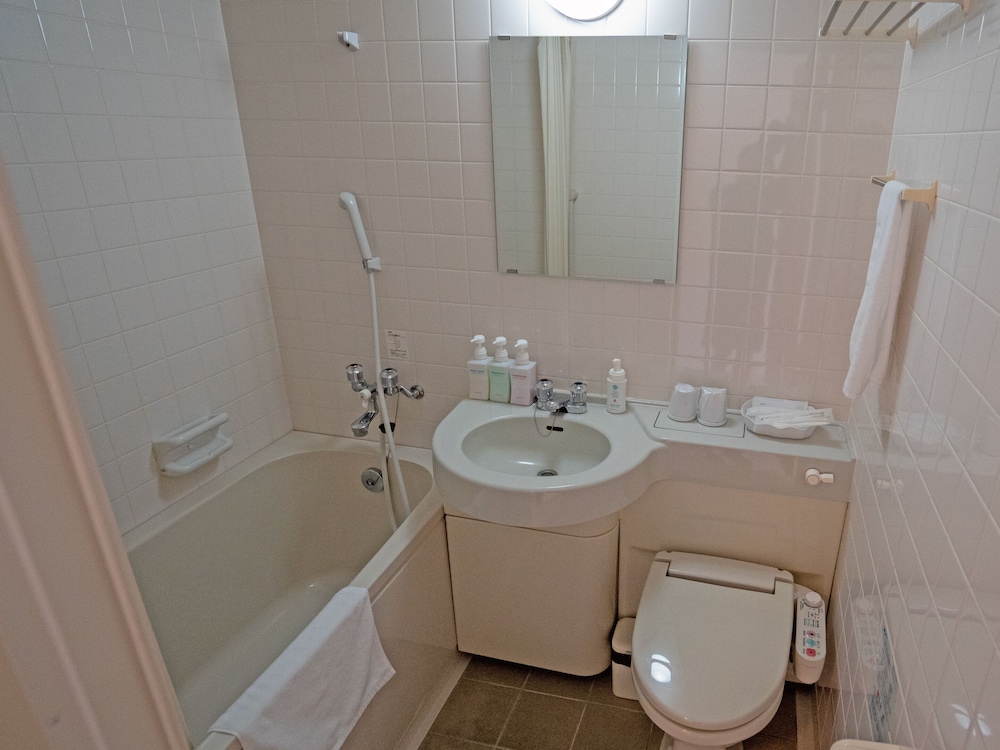 Twin Room with Bathroom, Non-Smoking - Photo 5