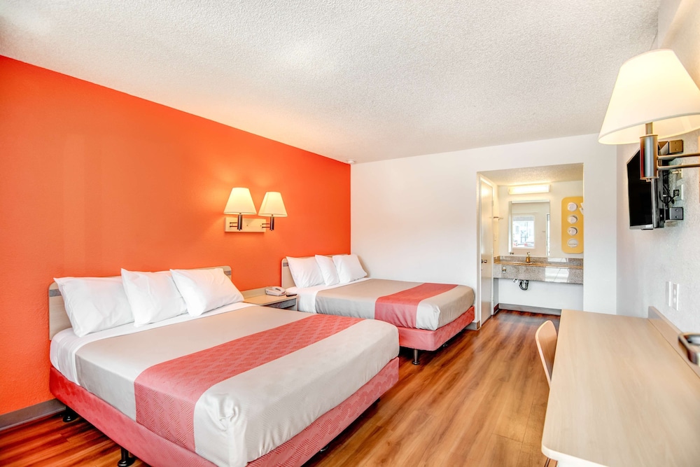 Deluxe Room, 2 Double Beds, Non Smoking, Refrigerator photo 3