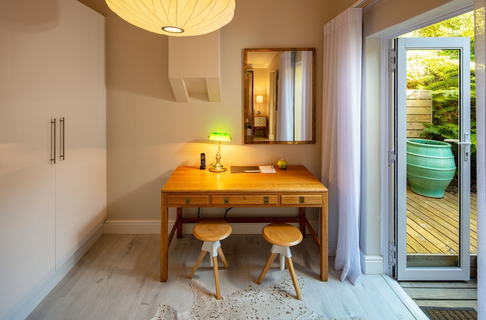 Hotel Room 3 photo 2