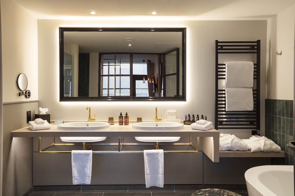 Suite (Estate) - Photo 4