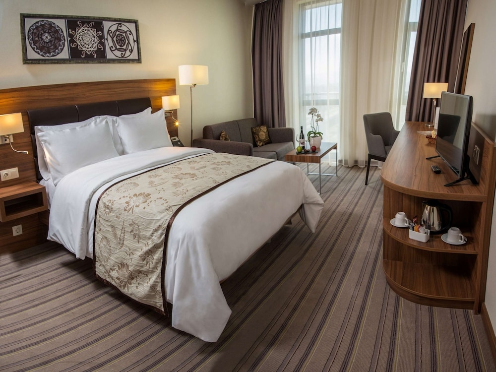 Standard Room, 1 Queen Bed, Non Smoking (With Sofabed)