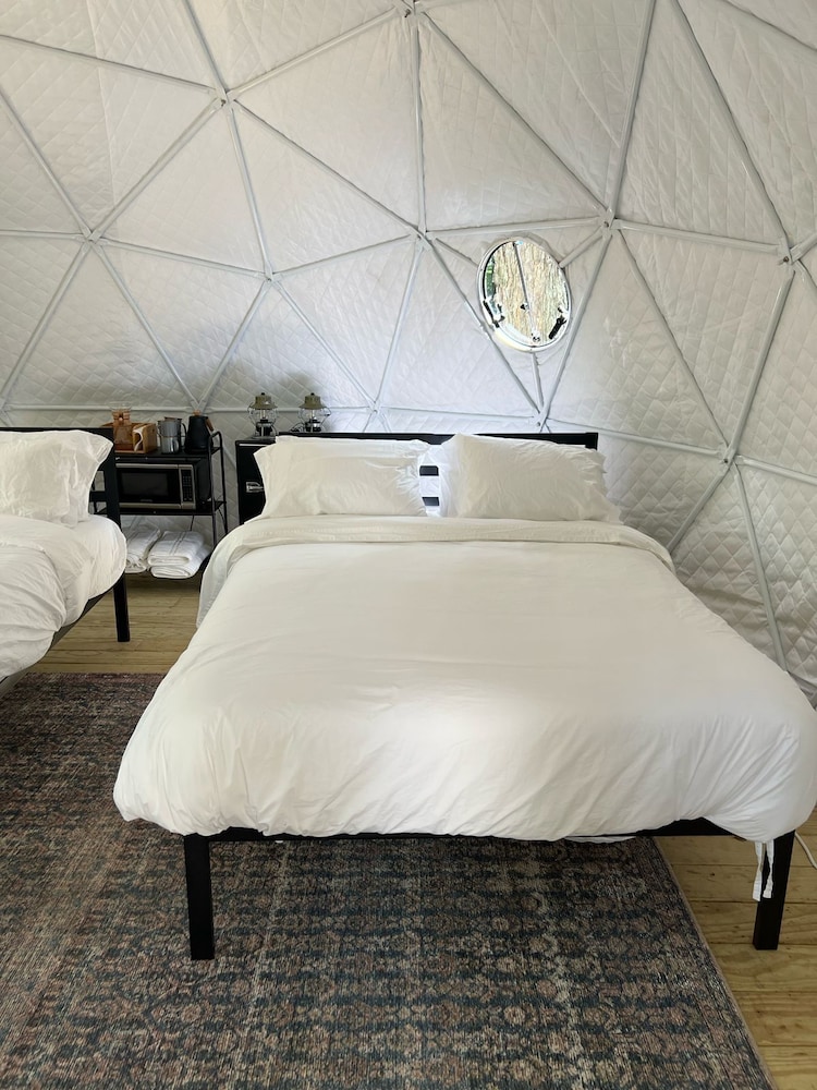 Premium Tent, 2 Double Beds, Hot Tub photo 3