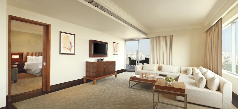 Suite, 1 King Bed - Photo 6