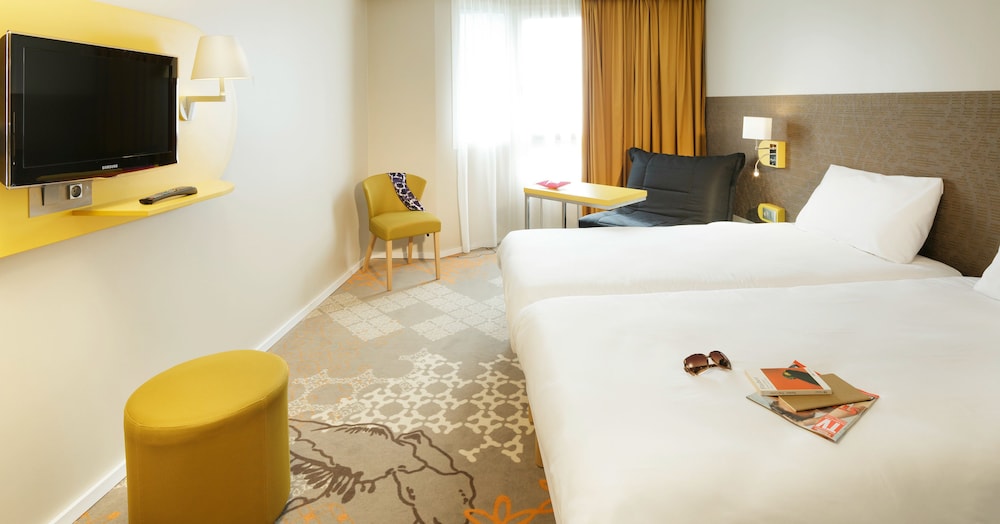 Standard Room, Multiple Beds - Photo 2
