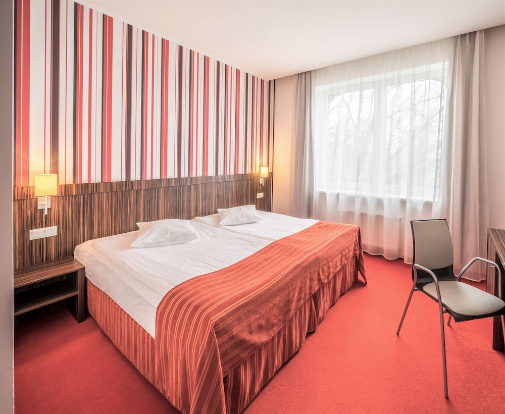 Comfort Double or Twin 1 Double Bed or 2 Twin Beds - Photo 6
