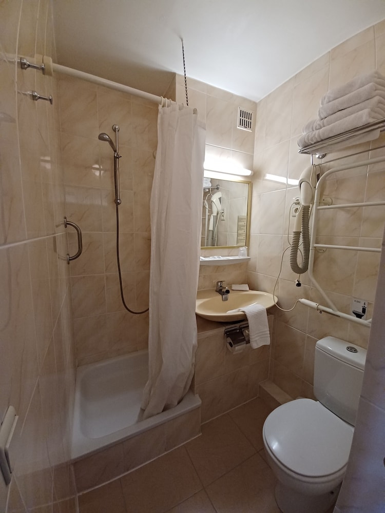 Standard Double Room - Photo 7