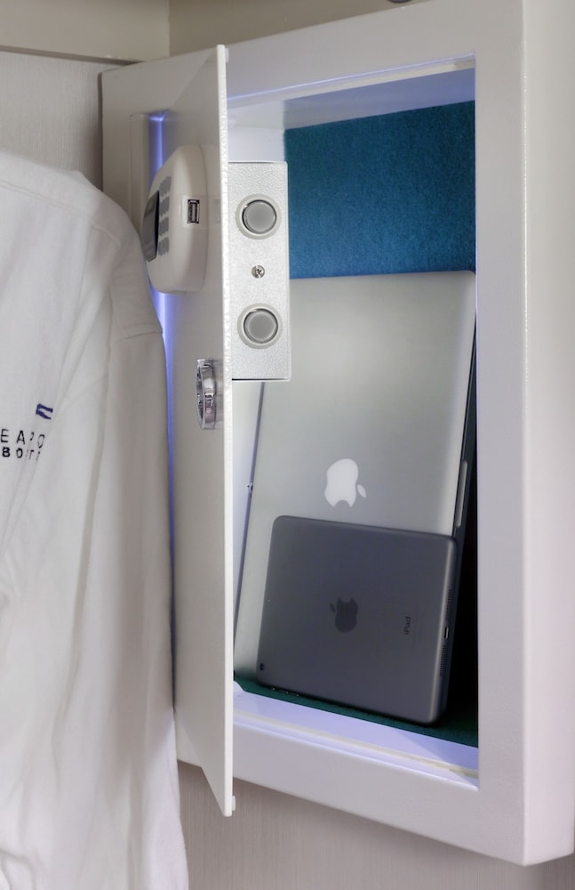 Premier Room, 2 Double Beds - Photo 3