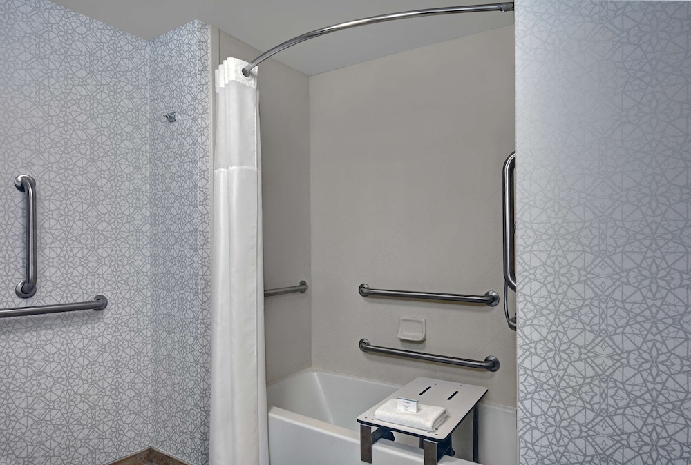 Room, 2 Queen Beds, Accessible, River View - Photo 2