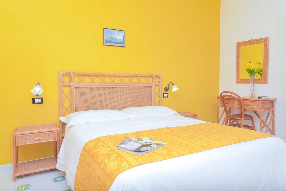 Economy Double Room photo 1