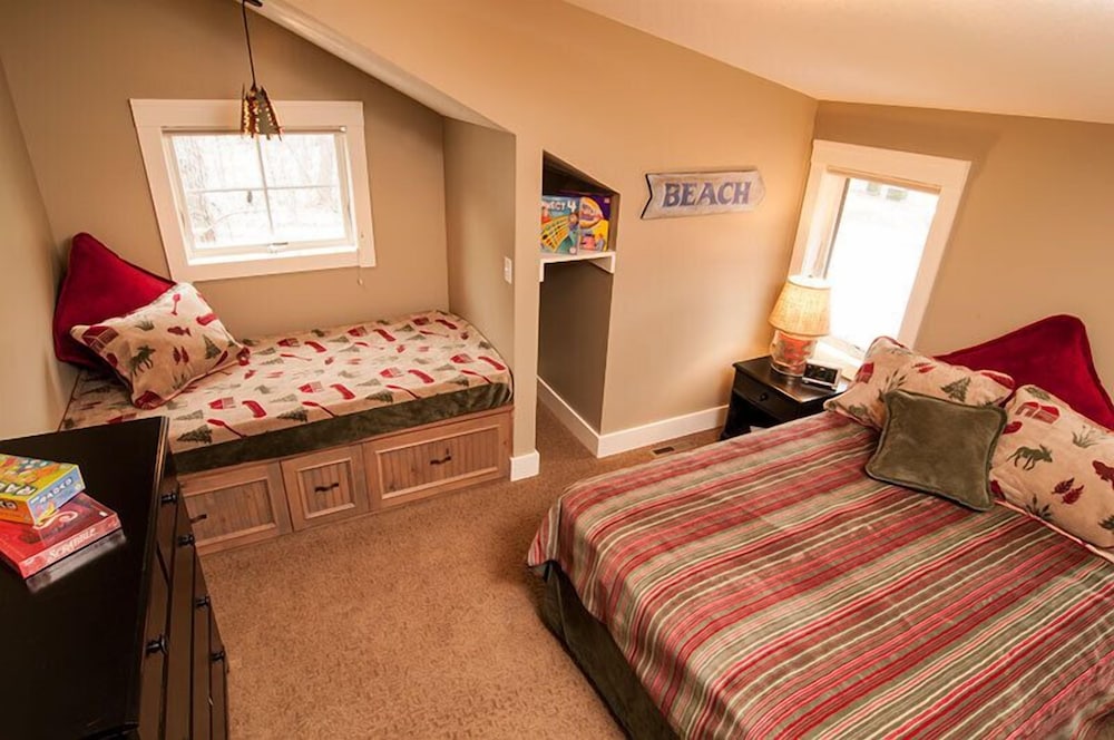 Cabin, 2 Bedrooms, Kitchen, Resort View photo 2