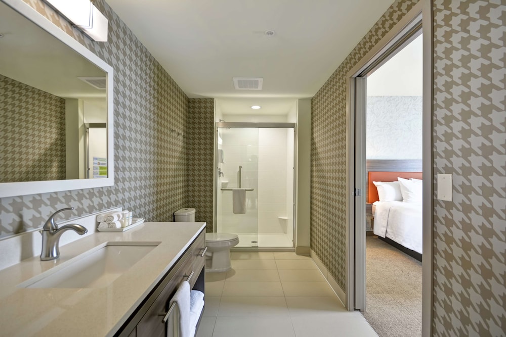 Suite, 1 Queen Bed, Accessible (Hearing)