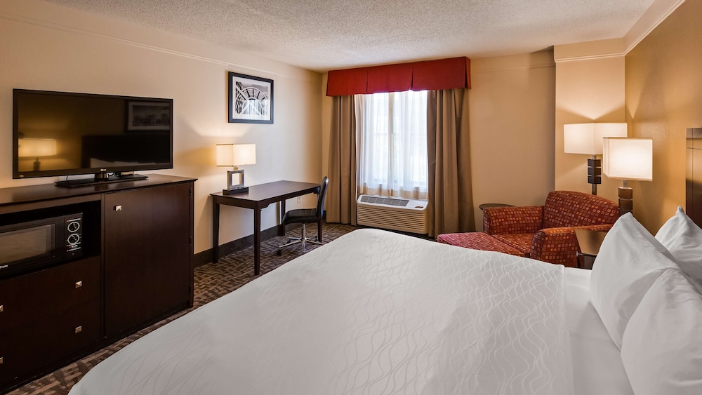 Suite, 1 King Bed, Non Smoking - Photo 4