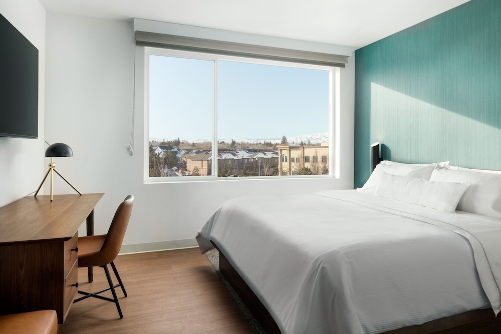 Suite, 1 Bedroom - Photo 4