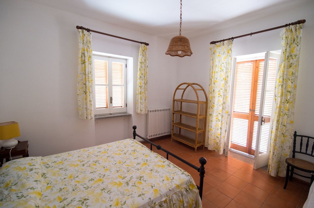 Double Room, Shared Bathroom (Mimose) photo 1