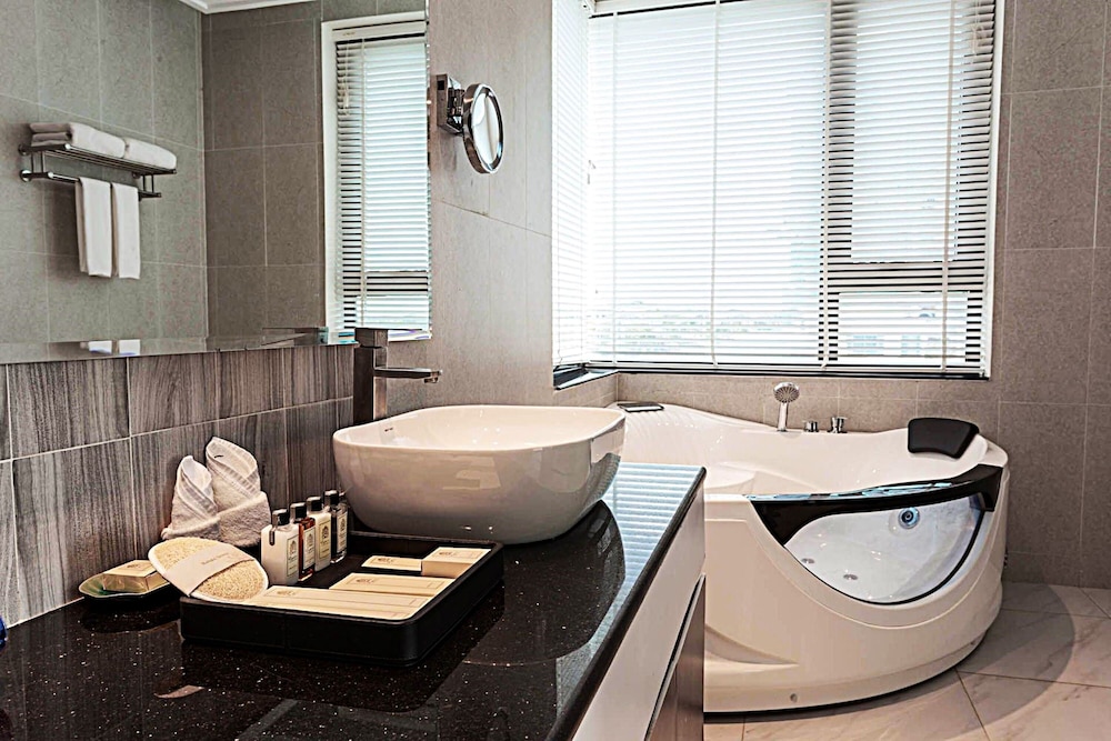 Grand Deluxe Double Pool View - Photo 4