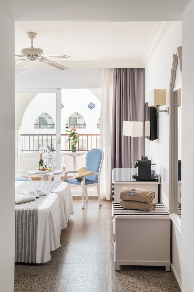 Double Room, Partial Sea View - Photo 1