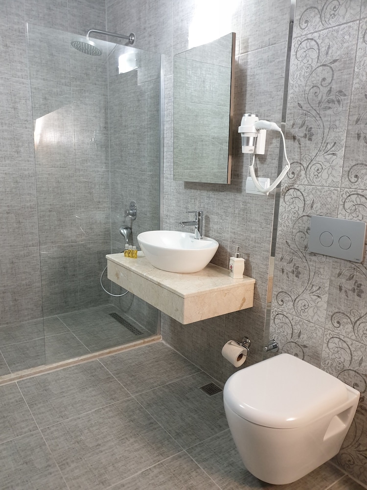 Standard Triple Room - Photo 5