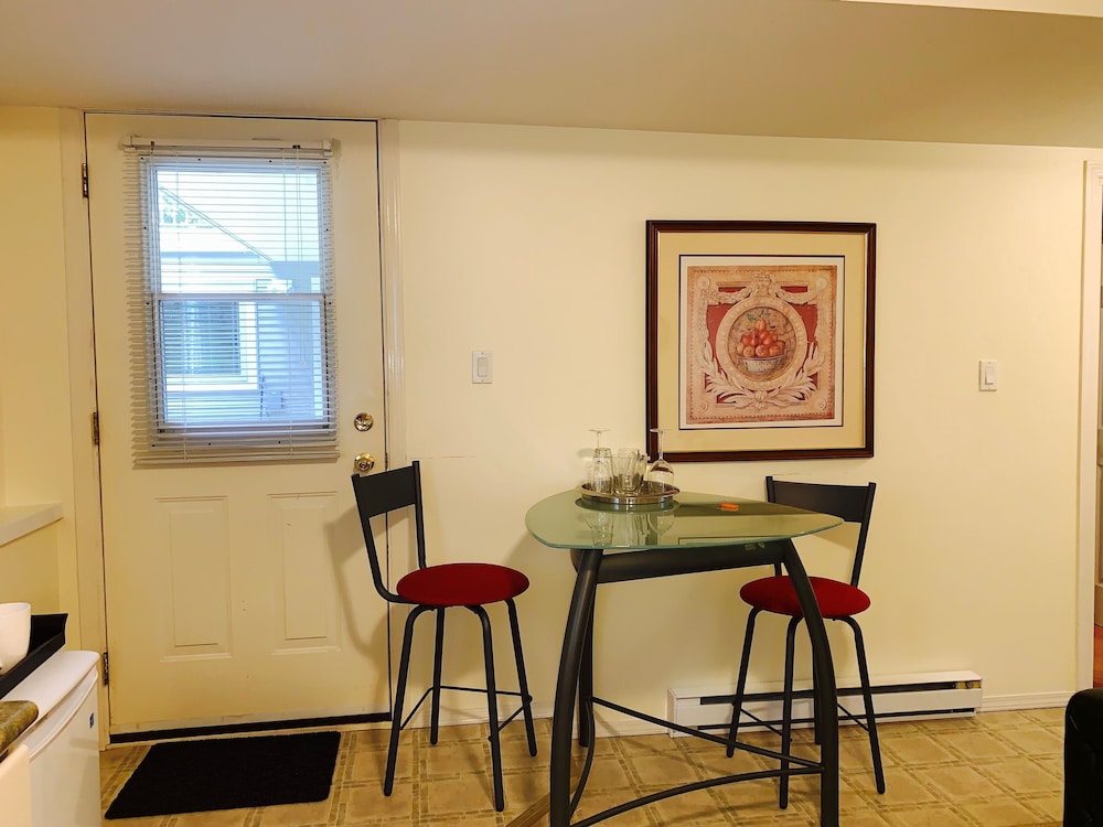 Comfort Suite, 1 Queen Bed, Non Smoking, Kitchen photo 3