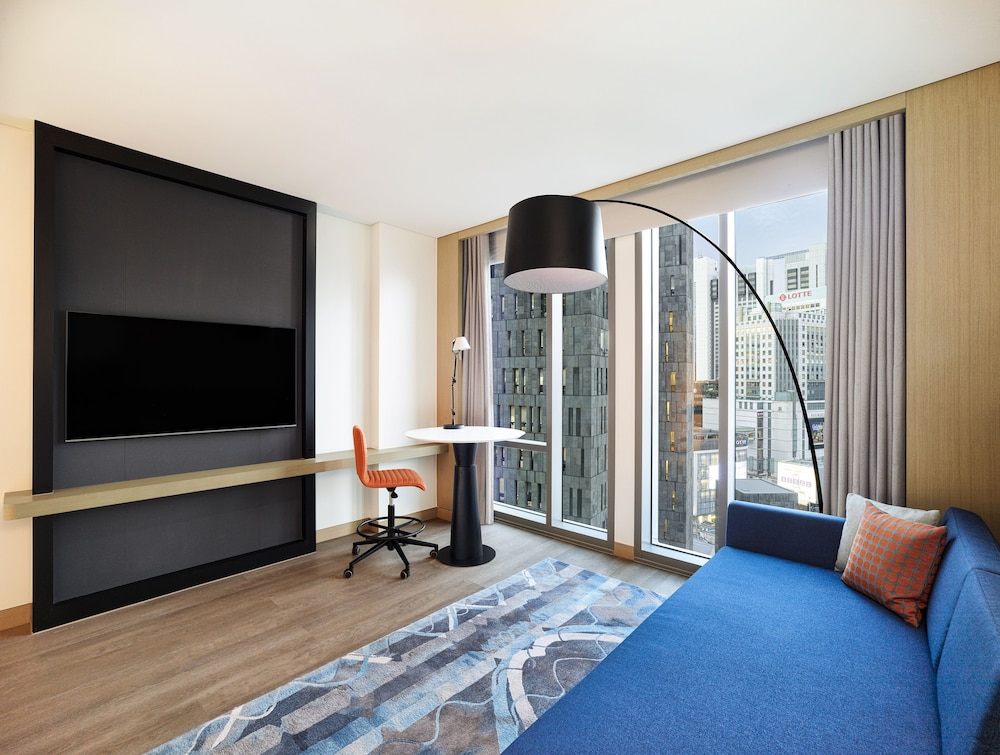 Club Suite, 1 Bedroom, Non Smoking (Club Lounge Access for 2 Guests) photo 3