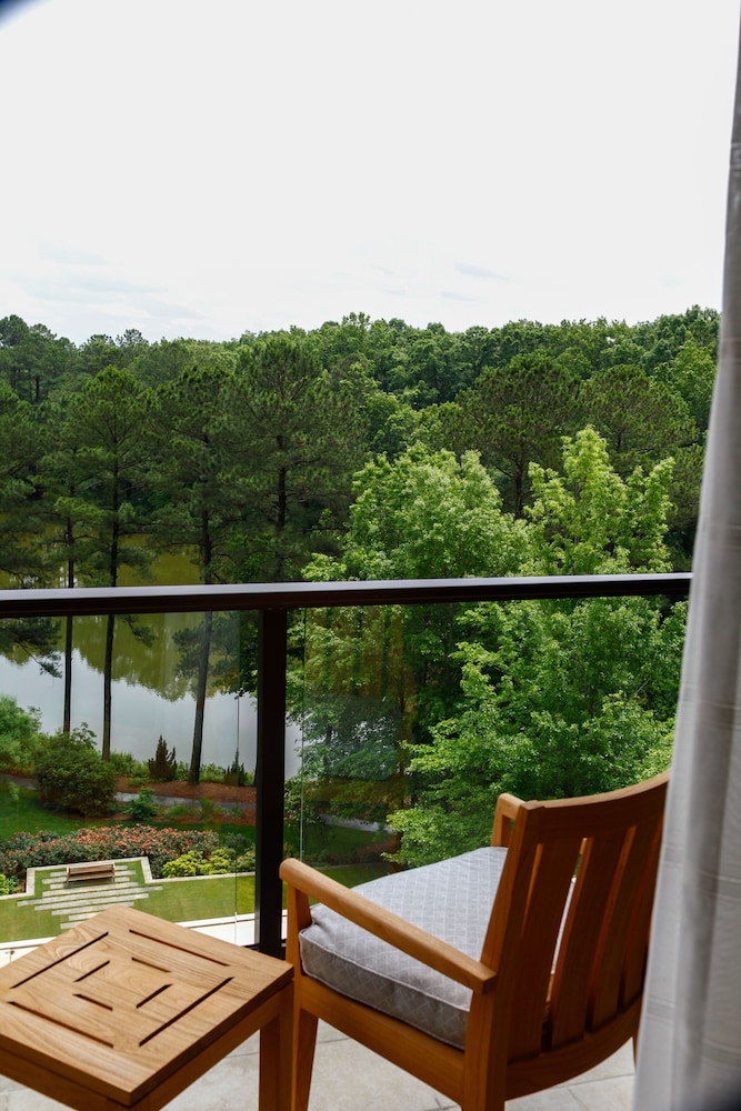 Superior Room, 1 King Bed, Balcony, Lake View photo 2