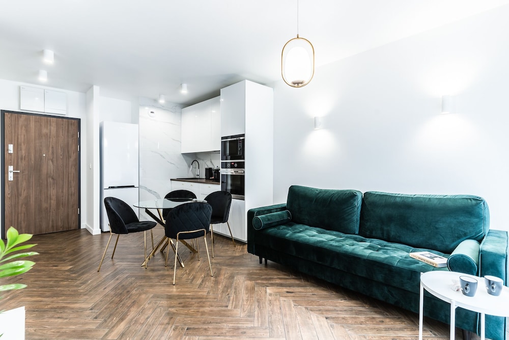 Design Apartment, 1 Bedroom, Non Smoking, Courtyard View (Pure Rental Apartments C2027)