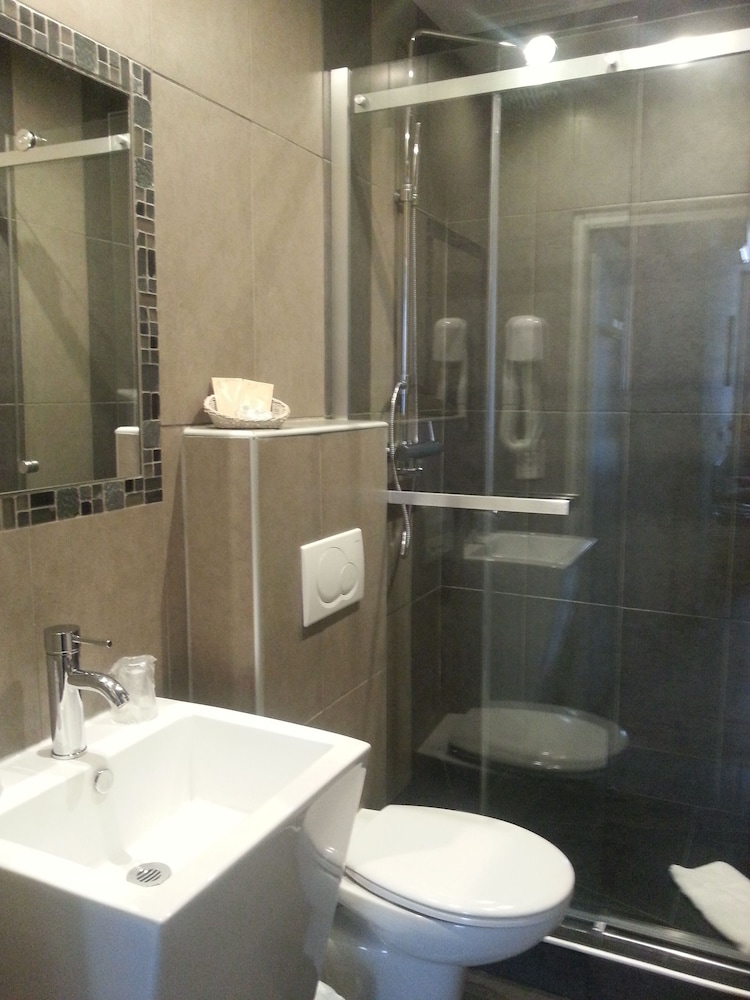 Family Quadruple Room - Photo 5