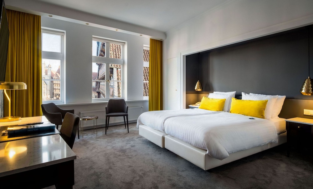 Deluxe Flamingo (view to market place) Double Bed photo 1