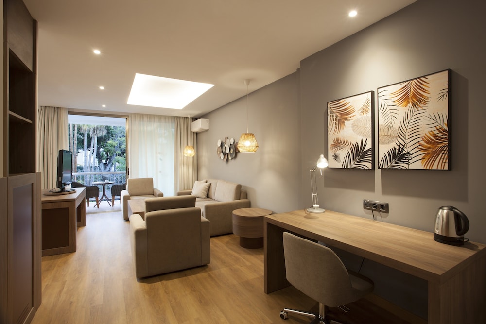 Junior Double Room