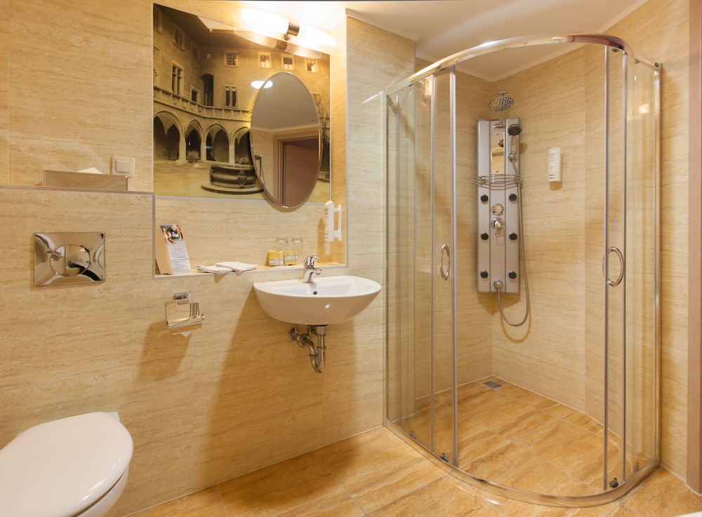 Suite - Photo 9