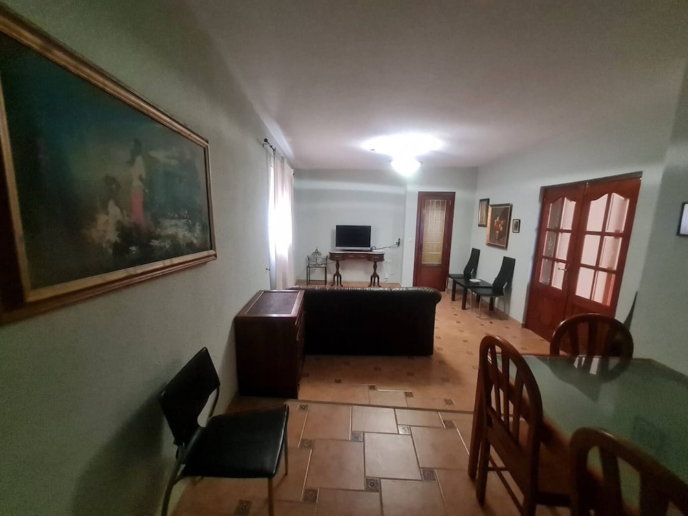 House, 4 Bedrooms, Smoking photo 3