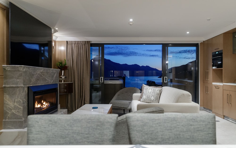 Lakeview Suite - Photo 1
