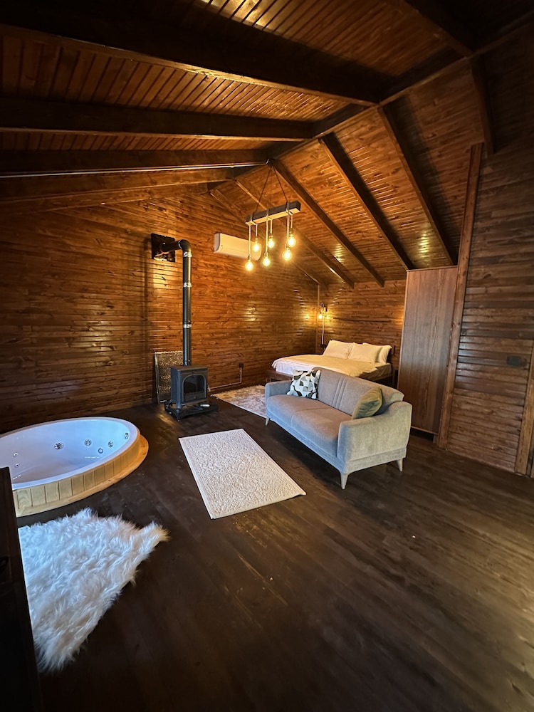 Deluxe Tree House