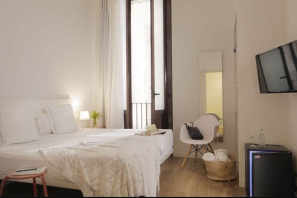 Double Room thumbnail 6