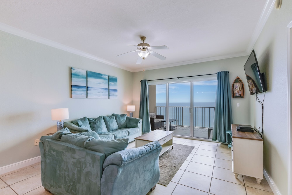 Comfort Condo, 2 Bedrooms, Balcony, Oceanfront