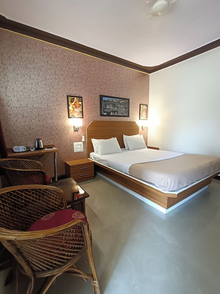 Economy Room