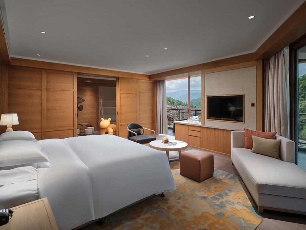 Family Suite, 2 Bedrooms, Club Lounge Access, Garden View - Photo 2