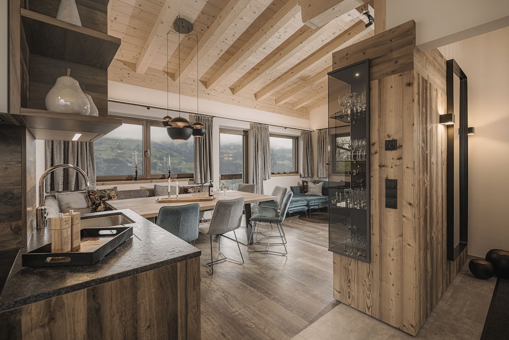 Luxury Chalet, 4 Bedrooms, Mountain View photo 1