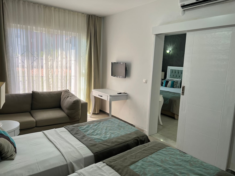 Family Room, 2 Bedrooms