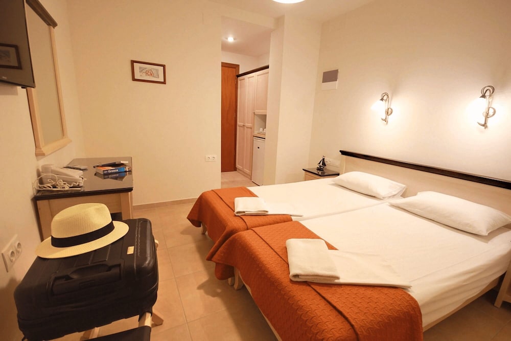 Twin Room - Photo 1