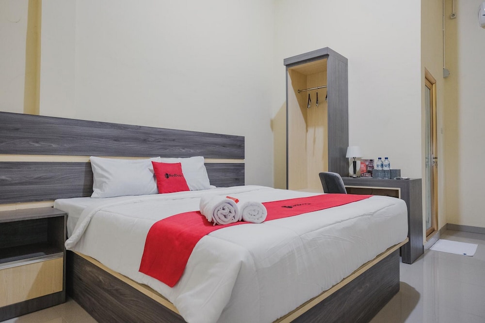 Deluxe Room (Reddoorz) photo 1