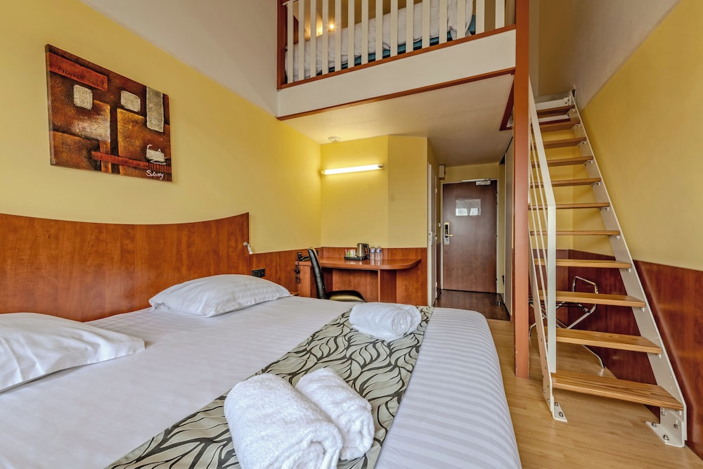 Family Room with Mezzanine (Access to sauna and steam bath) - Photo 6