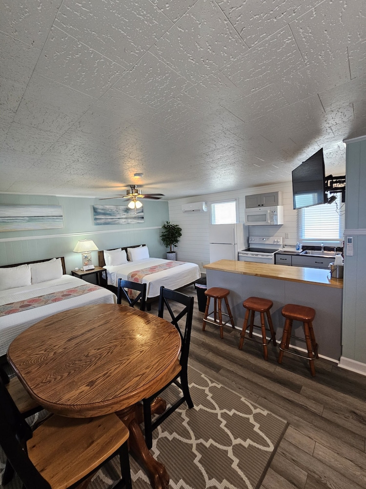 Room 1 Queen/Queen Kitchenette photo 1