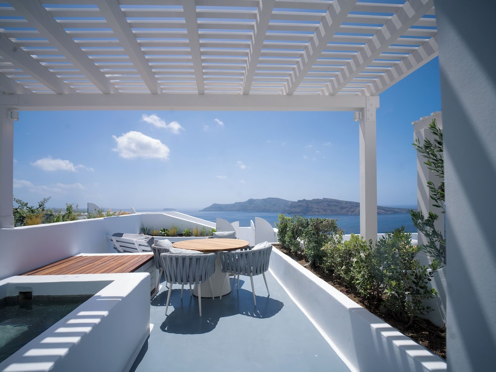 The Artisan's Suite with Hot Tub & Caldera View - Photo 1