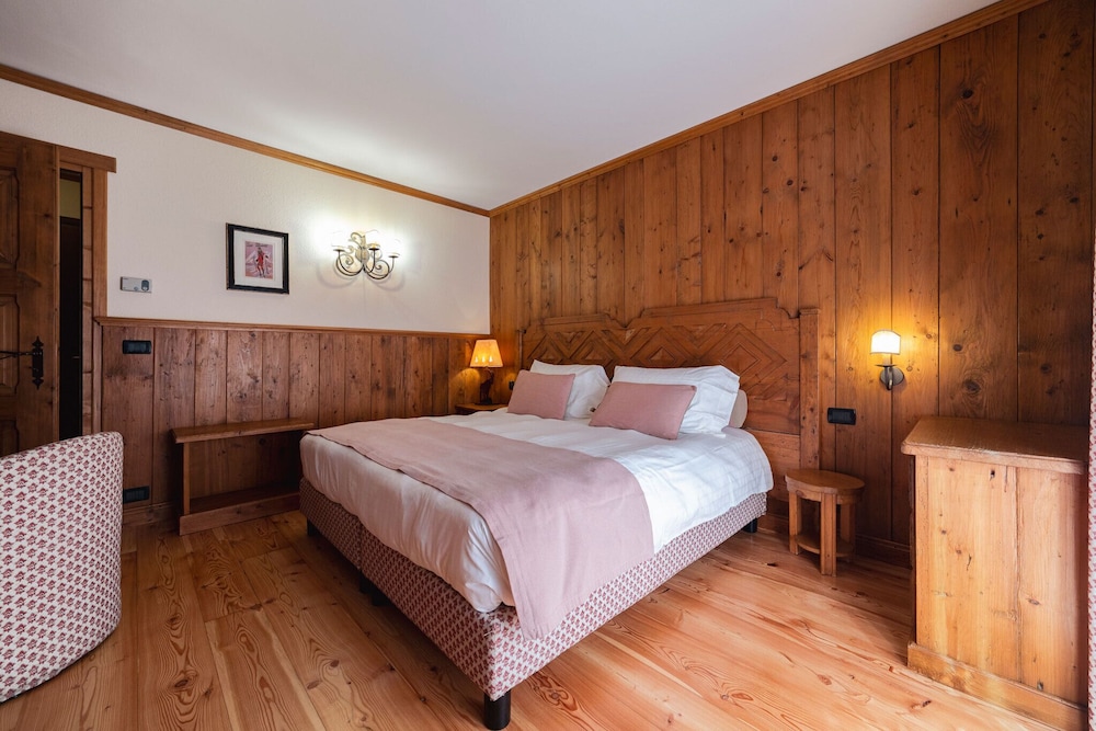 Double or Twin Room, Balcony - Photo 11