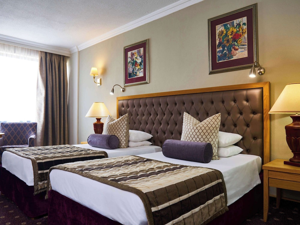 Classic Twin Room, 2 Twin Beds, Pool View - Photo 2
