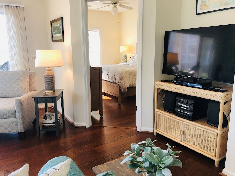 Condo, 2 Bedrooms