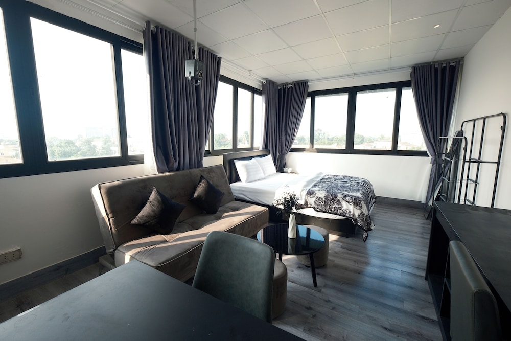 Panoramic Studio