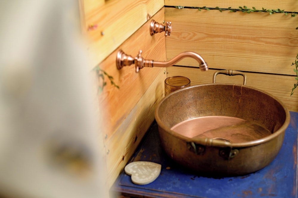Luxury Cabin, 1 Bedroom (The Wee Beehive) photo 1