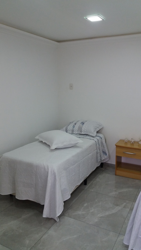 House, 2 Bedrooms photo 3